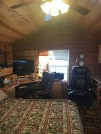 Alaska log cabins on the pond B & B