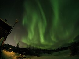 Alaska log cabins on the pond B & B