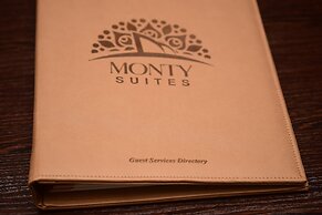 Monty Suites & Golf