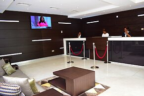 Monty Suites & Golf