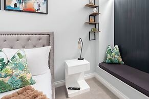 Elliot Oliver - Stylish 2 Bedroom Town Centre Apartment