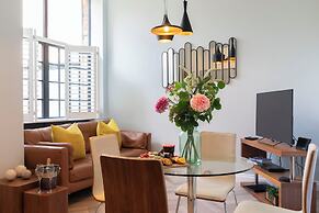 Elliot Oliver - Stylish 2 Bedroom Town Centre Apartment