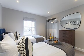 Elliot Oliver - Luxury 3 Bedroom Town Centre Apartment With Parking