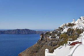 Gitsa Cliff Luxury Villa