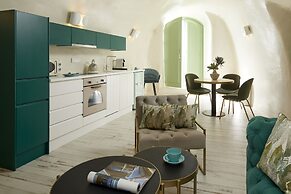 Gitsa Cliff Luxury Villa