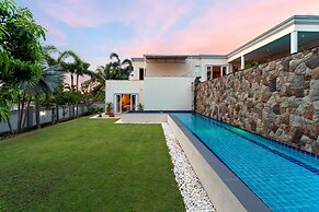 Stunning Luxury Golf and Pool Villas