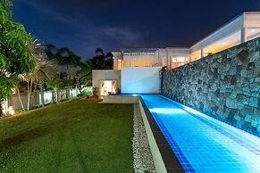 Stunning Luxury Golf and Pool Villas