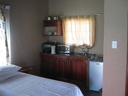 Noma Nini Lodge And Restaurant