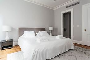 6 Bedroom Townhome Near NYC