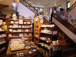 Petit Hotel & Restaurant Old Age