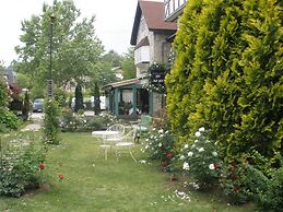 Petit Hotel & Restaurant Old Age