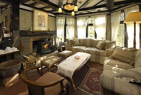 Petit Hotel & Restaurant Old Age