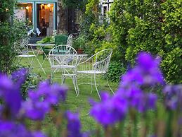 Petit Hotel & Restaurant Old Age