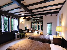 Petit Hotel & Restaurant Old Age