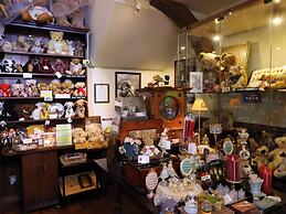 Petit Hotel & Restaurant Old Age