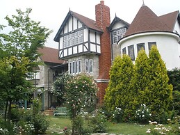 Petit Hotel & Restaurant Old Age