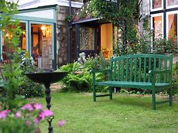 Petit Hotel & Restaurant Old Age