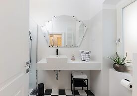 Pierrot & Pierrette Apartments