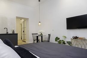 Pierrot & Pierrette Apartments