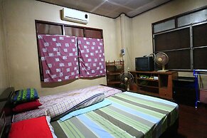 Anurak Guesthouse