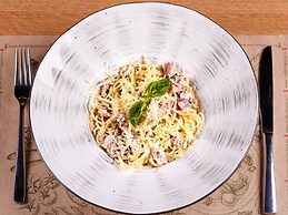 SunFlower Avenue Hotel