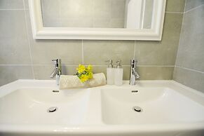 dk villas 1 Harbour View Hout Bay