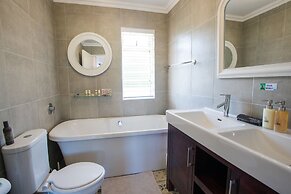 dk villas 1 Harbour View Hout Bay