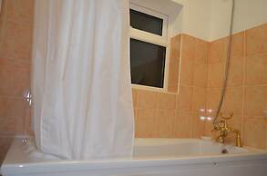 People Boxes Apartments - 74 Highbury