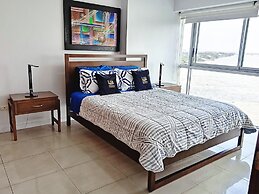 Luxury Suites Riverfront GYE