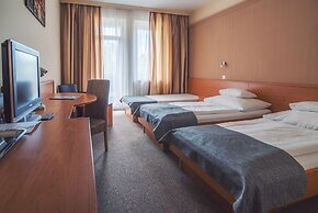 Granada Konferencia Wellness Sport Hotel