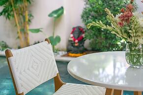 Villa Lora by Villa Finder