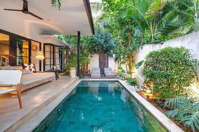 Villa Lora by Villa Finder