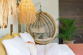 Villa Lora by Villa Finder