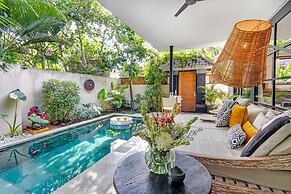 Villa Lora by Villa Finder