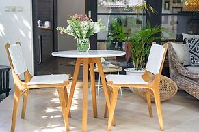 Villa Lora by Villa Finder