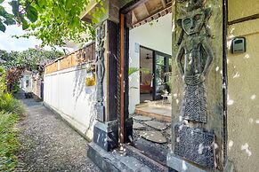 Villa Lora by Villa Finder