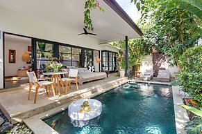 Villa Lora by Villa Finder