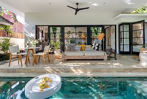 Villa Lora by Villa Finder