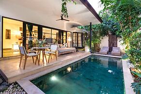 Villa Lora by Villa Finder