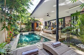 Villa Lora by Villa Finder