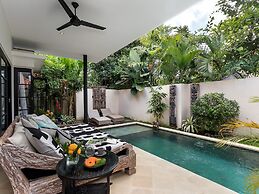 Villa Lora by Villa Finder