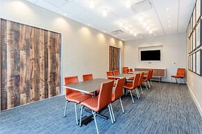 Holiday Inn Express & Suites Springfield North by IHG