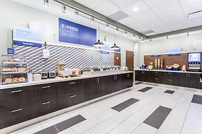 Holiday Inn Express & Suites Springfield North by IHG