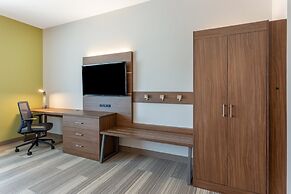 Holiday Inn Express & Suites Springfield North by IHG