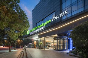 Holiday Inn Express Shanghai Xuhui Binjiang, an IHG Hotel