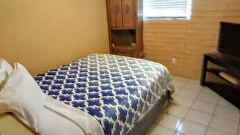 Family Friendly (Pets Welcome)