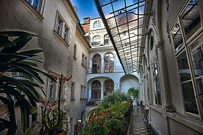 Karlova 25 Apartments