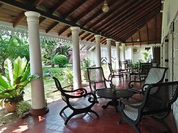 Hotel Warahena Walauwa