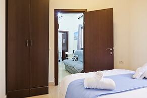 NHE Rothschild's Corner