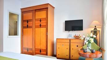 Ronal Hotel